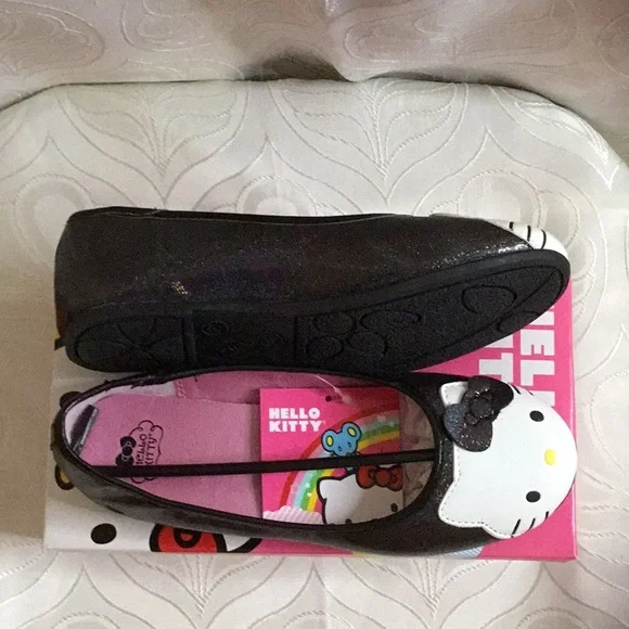 Hello Kitty Girl Shoes - Picture 3 of 4